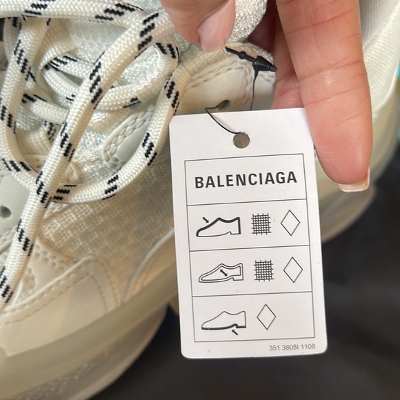 Balenciaga triple s sneaker size 37/6.5 - Picture 9 of 17
